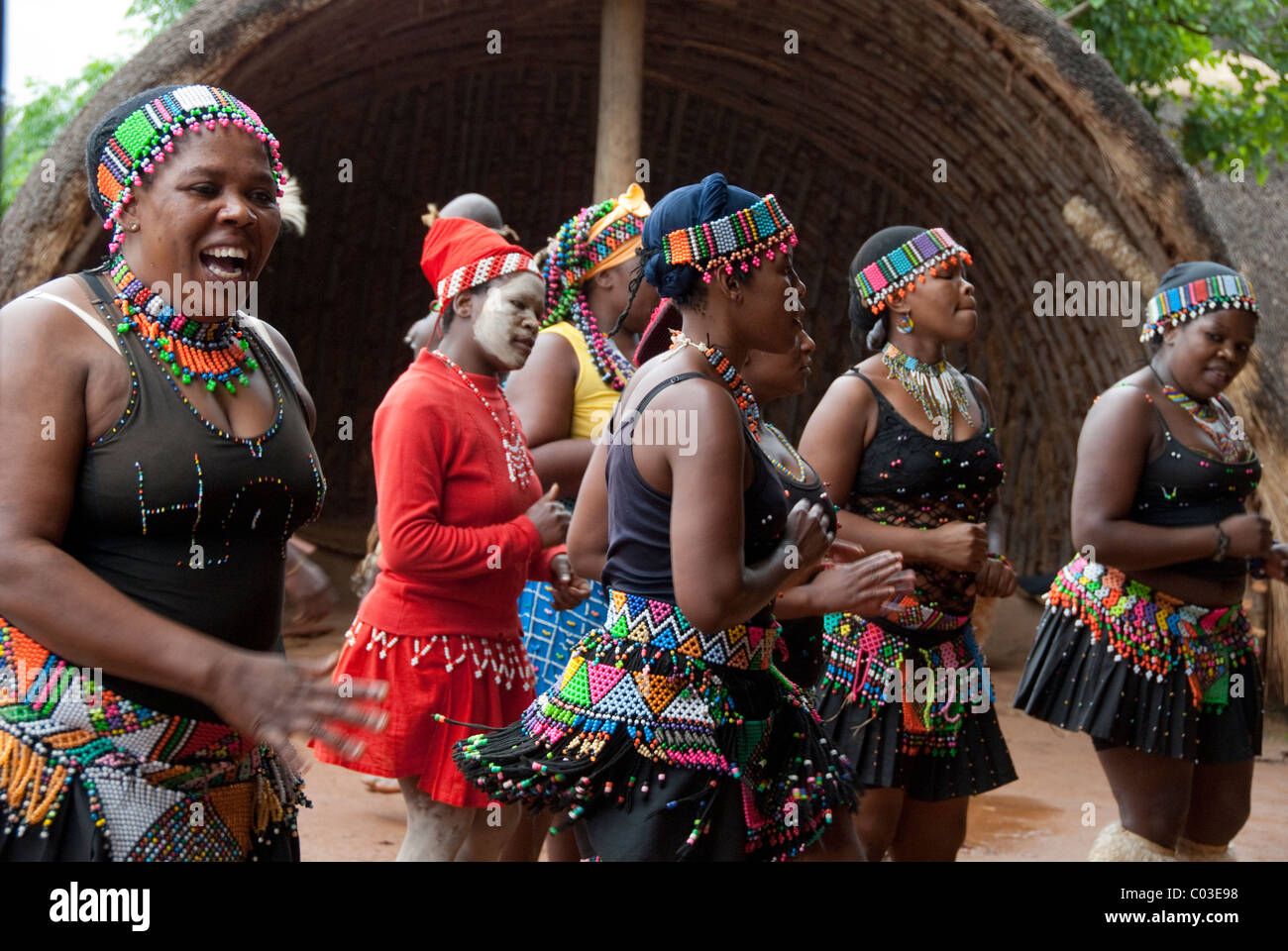 South africa traditional women dance hi-res stock photography and ...