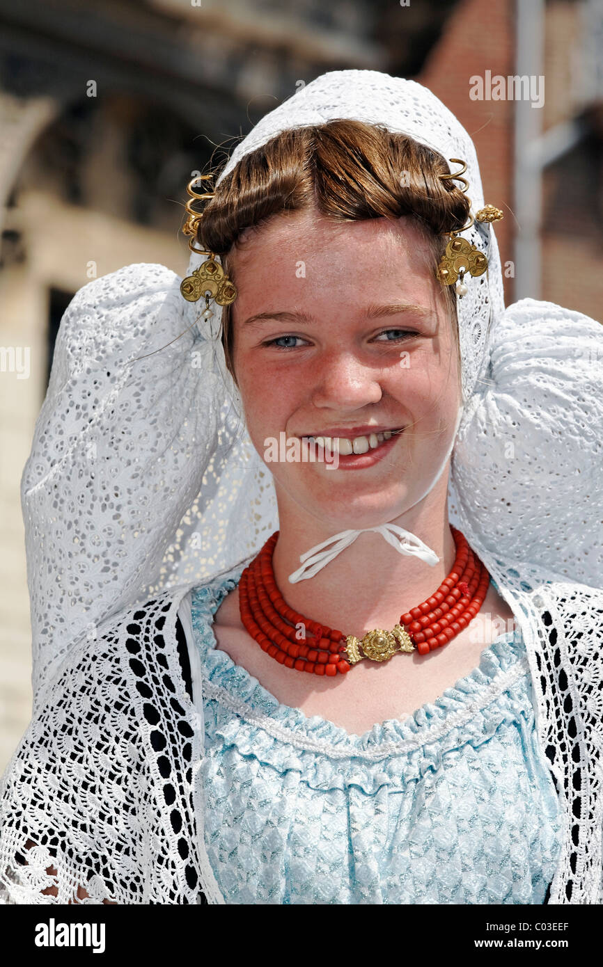 Netherlands traditional costume hi-res stock photography and images - Alamy