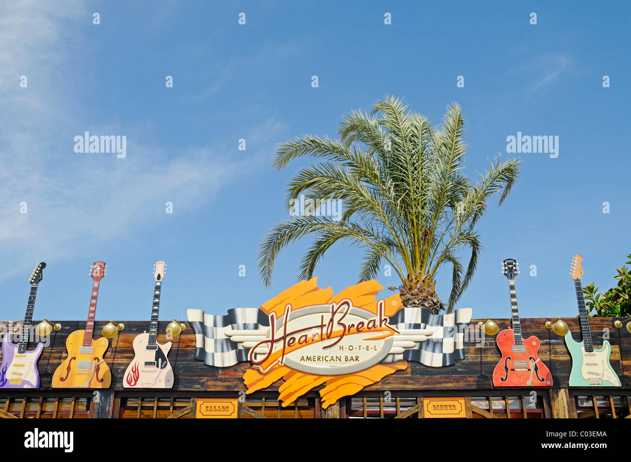 Heartbreak Hotel, trendy bar, cult cafe, music bar, guitars, restaurant, promenade, beach