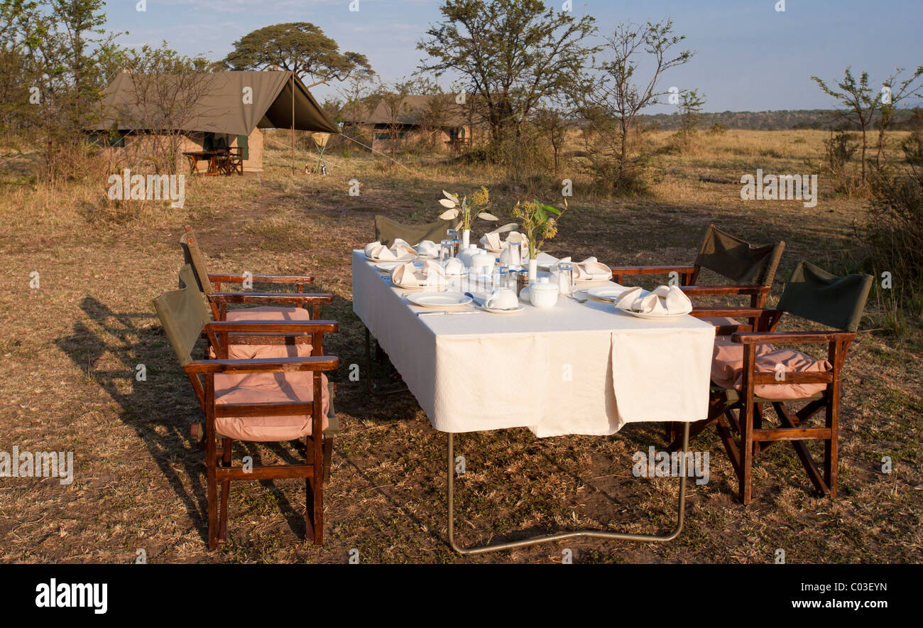 Elegant luxury camp, dinner table, Living under Canvas, Serengeti
