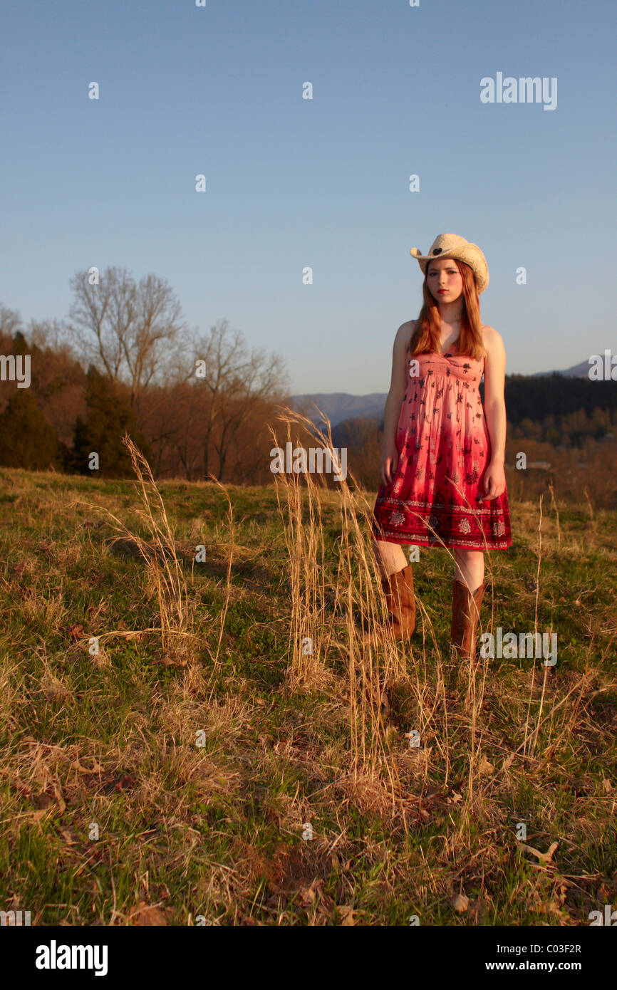 Teen girl cowboy hat hi-res stock photography and images - Alamy