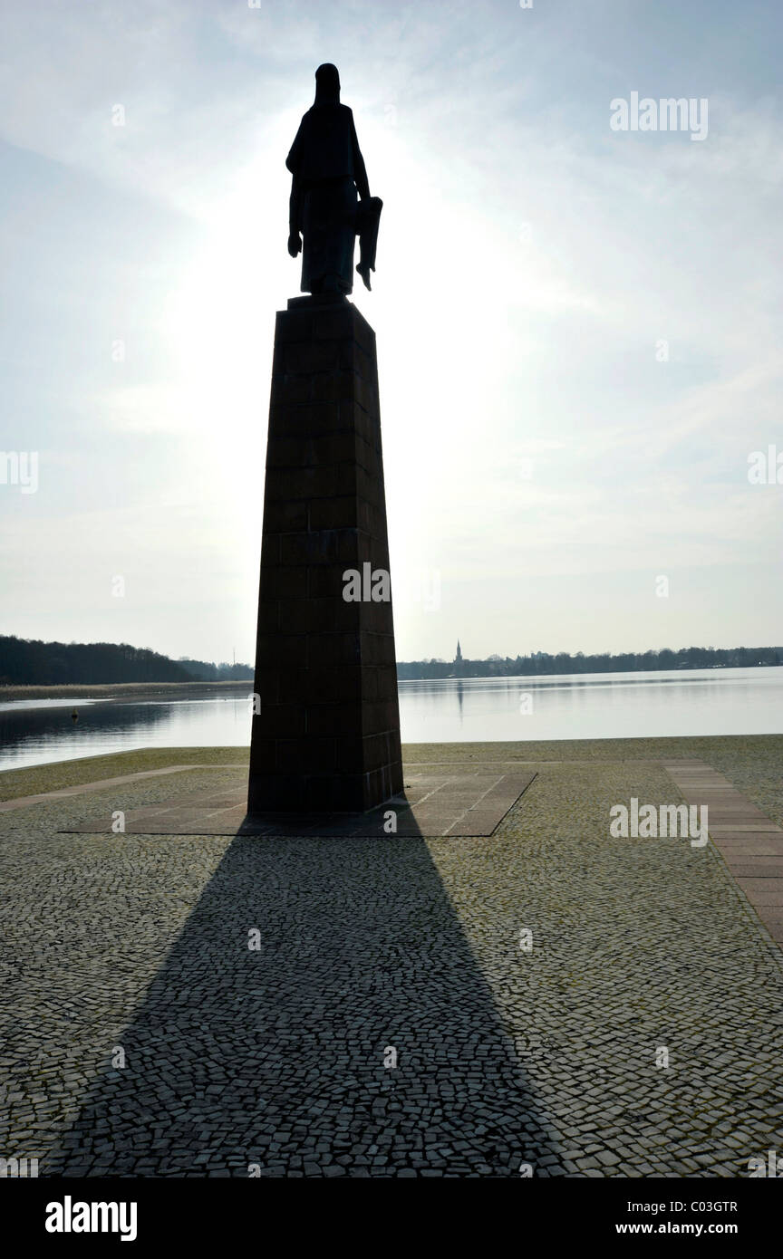 Supporting, sculpture by Will Lammert, Memorial at Schwedt Lake