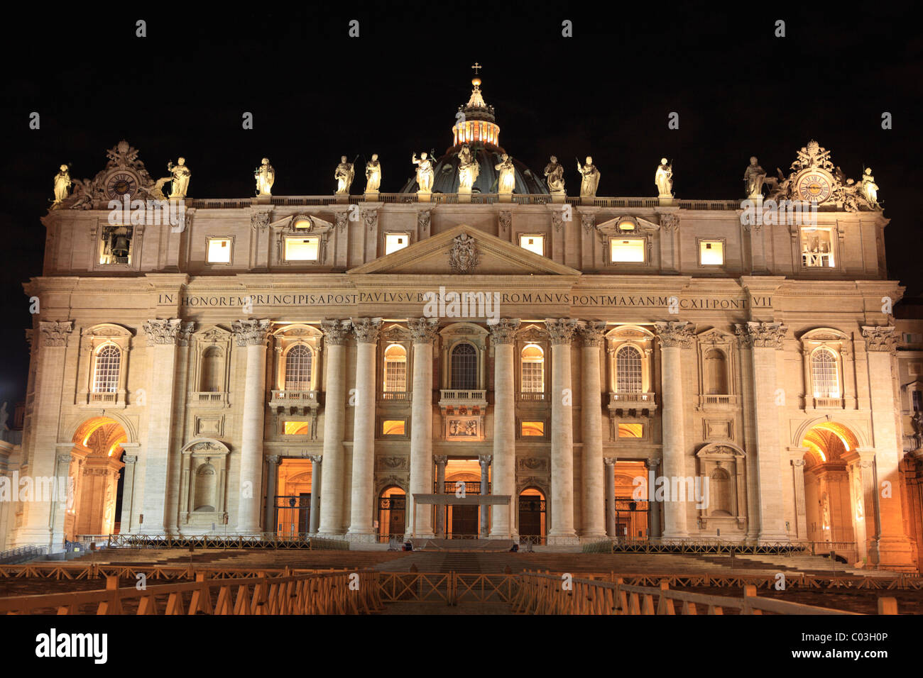 St. Peter's Basilica, St. Peter's Square, Vatican City, Rome, Italy, Europe Stock Photo