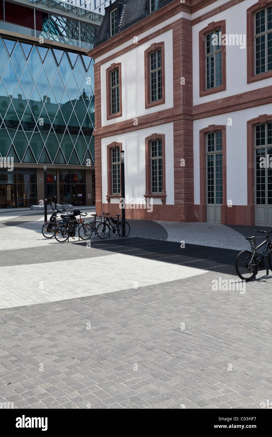 Palais Thurn und Taxis in front