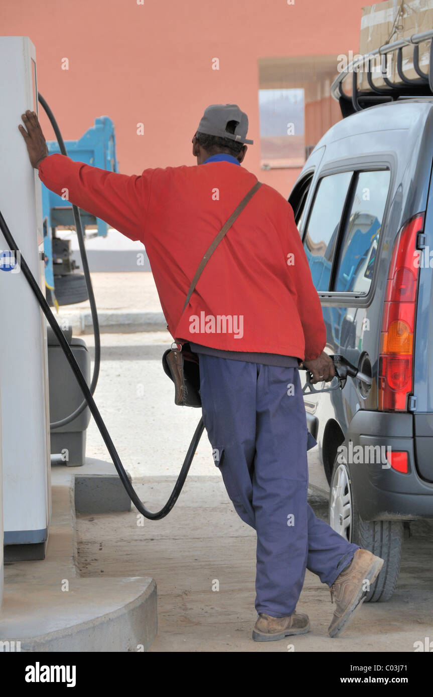 Gas station attendant hires stock photography and images Alamy