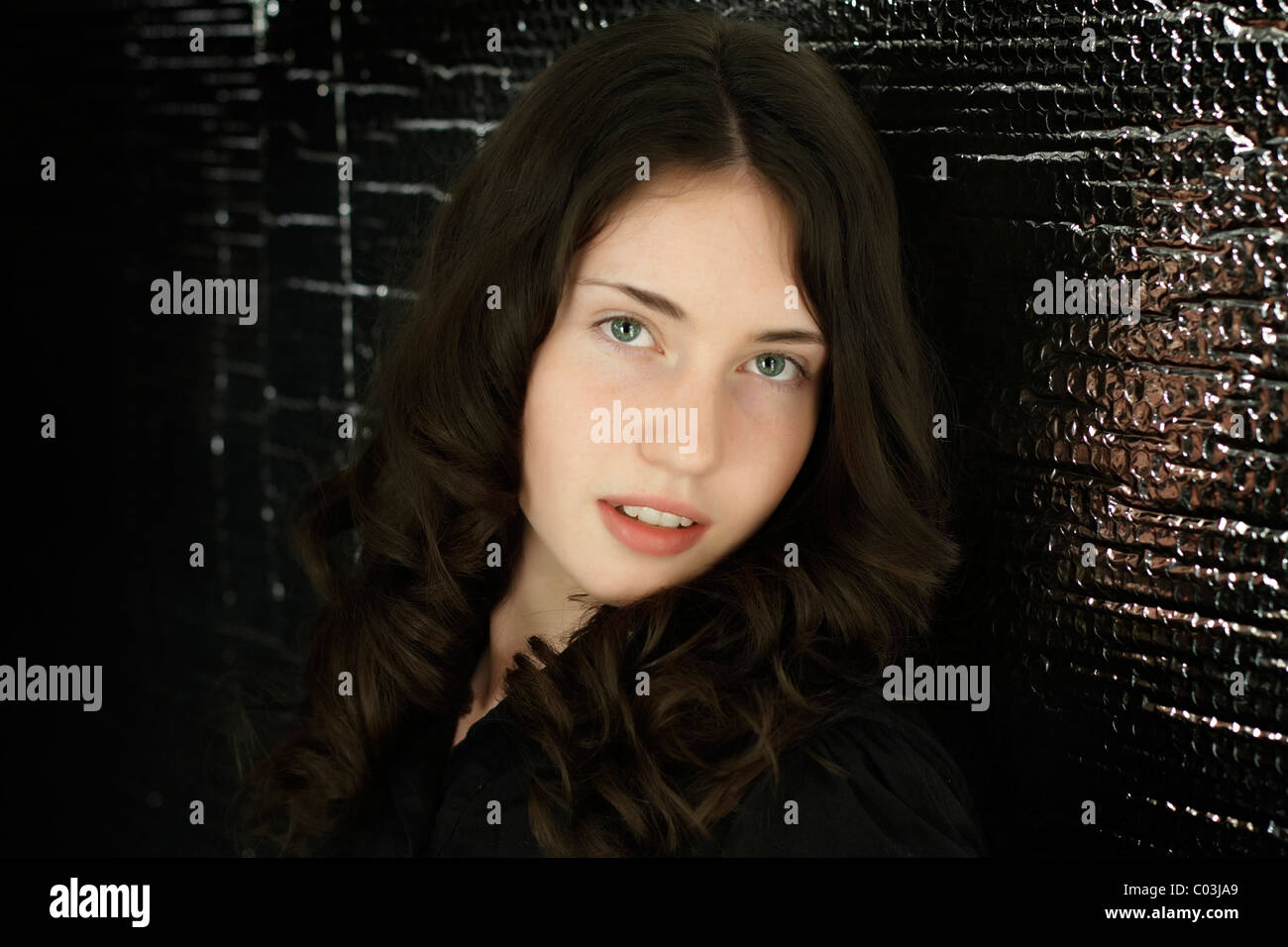 Brown Haired Teen Girl Stock Photo 34500993 Alamy