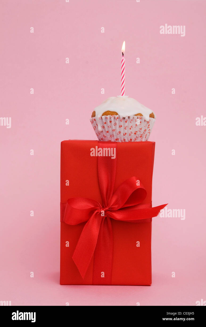 Muffin, birthday cake and gift Stock Photo Alamy