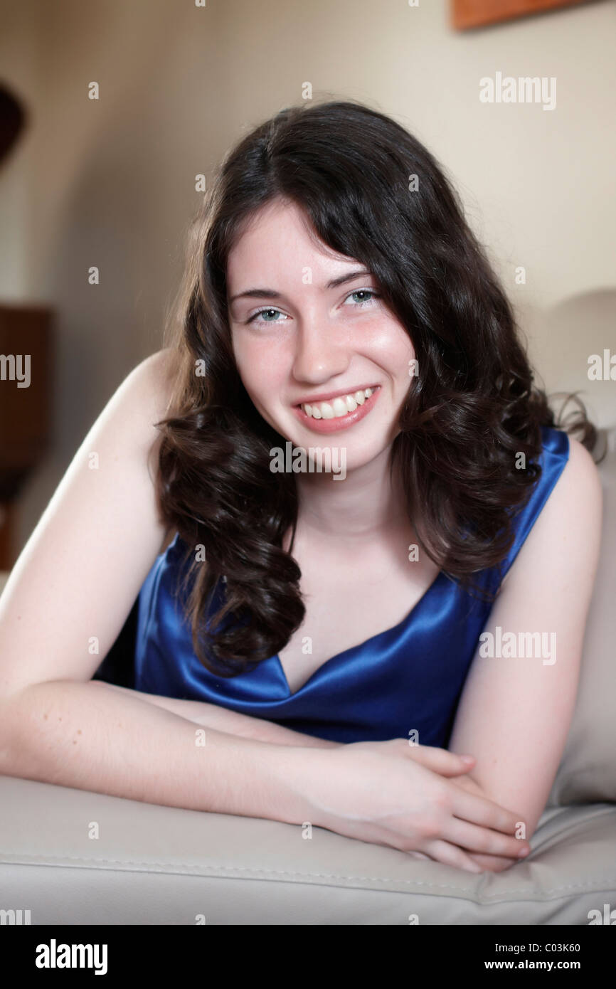 Brown Haired Teen Girl Stock Photo 34501656 Alamy