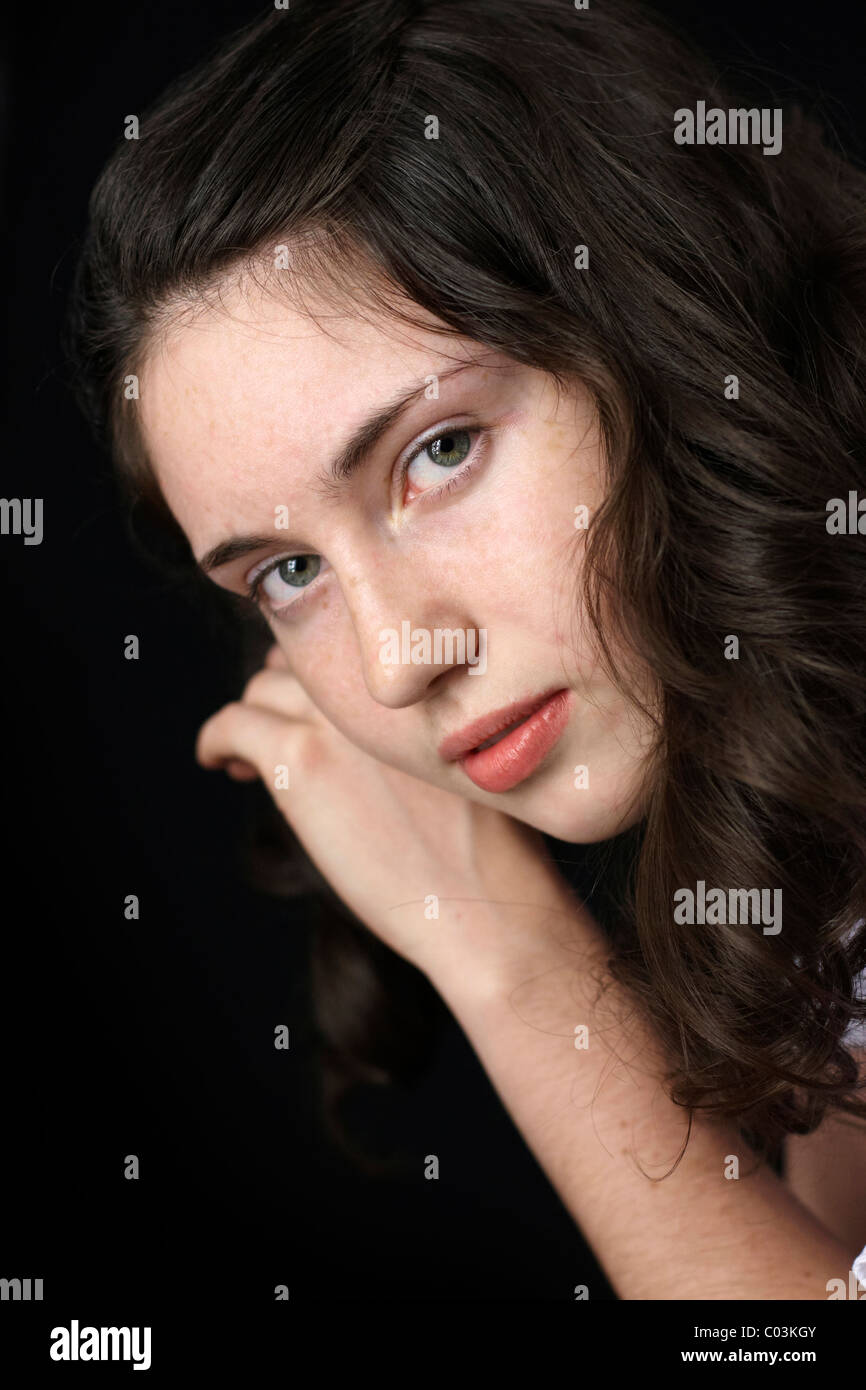 Brown Haired Teen Girl Stock Photo 34501963 Alamy