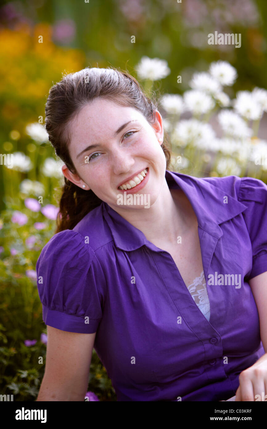 Brown Haired Teen Girl Stock Photo 34502147 Alamy