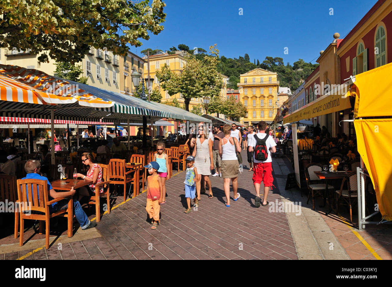 Restaurants and streetcafes at Cours Saleya, Nice, Department Alpes-Maritimes, Region Provence-Alpes-Côte d'Azur, France, Europe Stock Photo