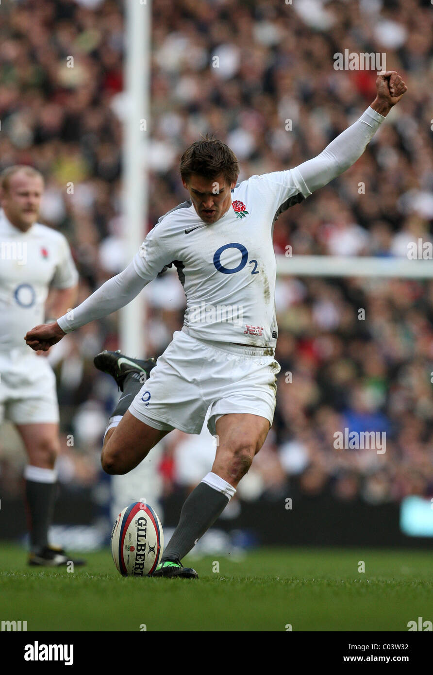 12.02.2011 RBS 6 Nations Rugby Union from Twickenham. England v Italy. T. Flood of England kicks a penalty. Stock Photo