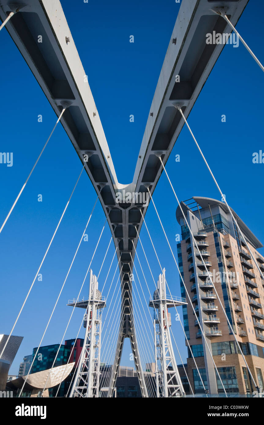 Modern bridges hi-res stock photography and images - Alamy