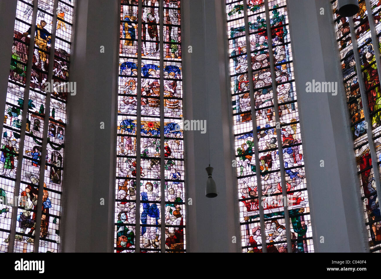 https://c8.alamy.com/comp/C040F4/stained-glass-windows-inside-the-oudkerk-delft-C040F4.jpg