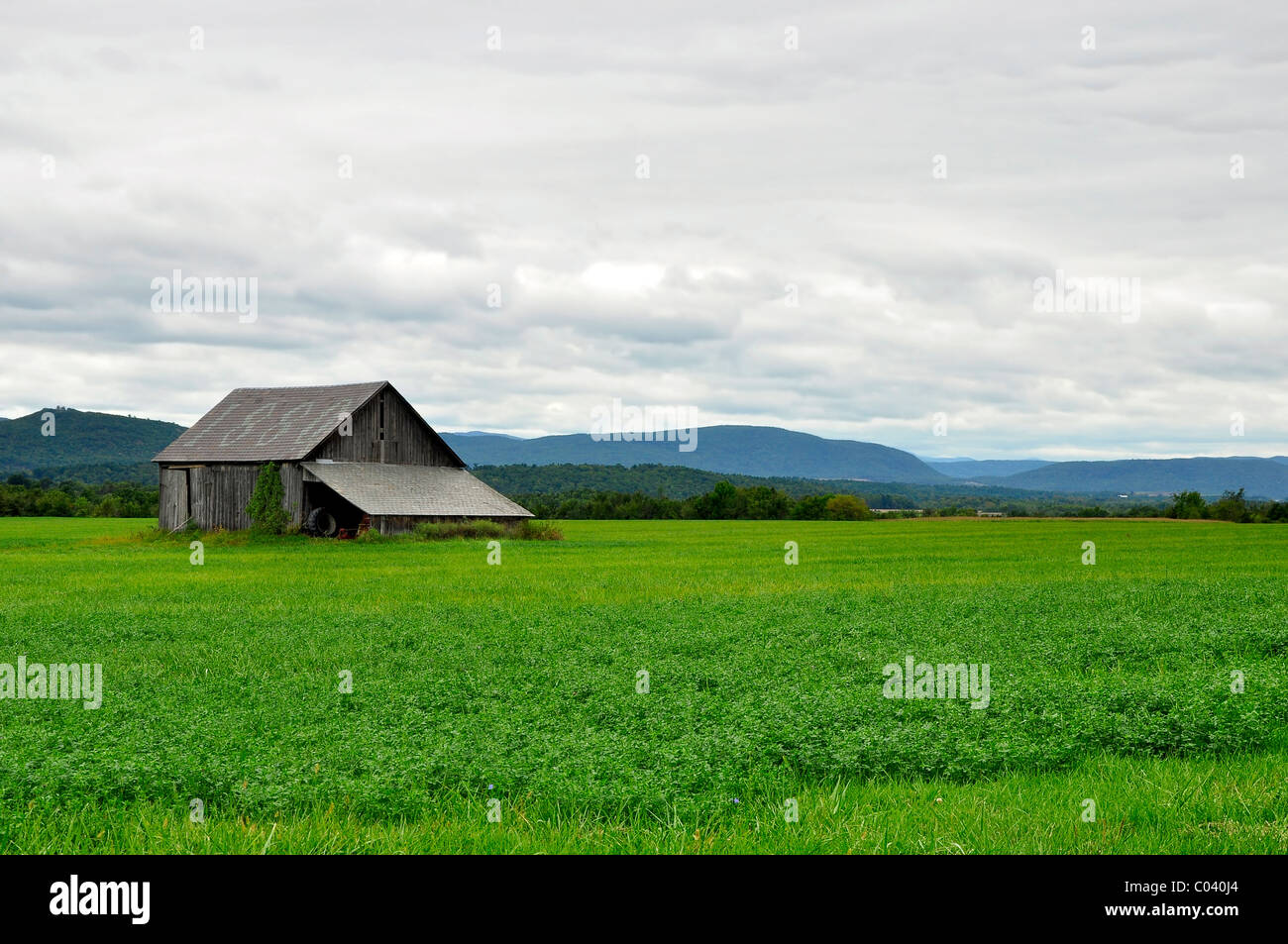 An old barn in rural areas of Vermont Stock Photo Alamy