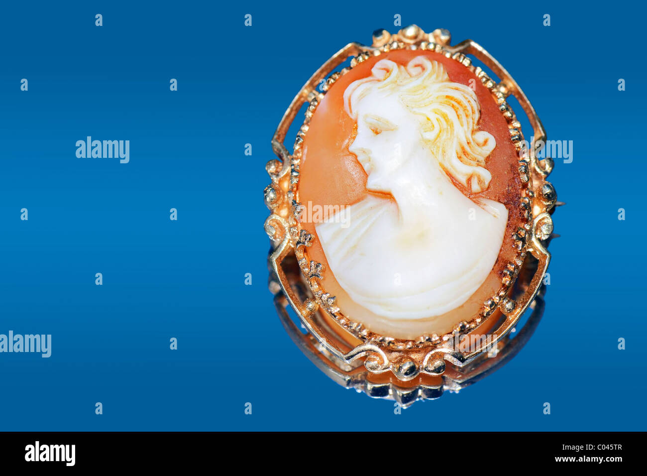 Cameo brooch hi-res stock photography and images - Alamy