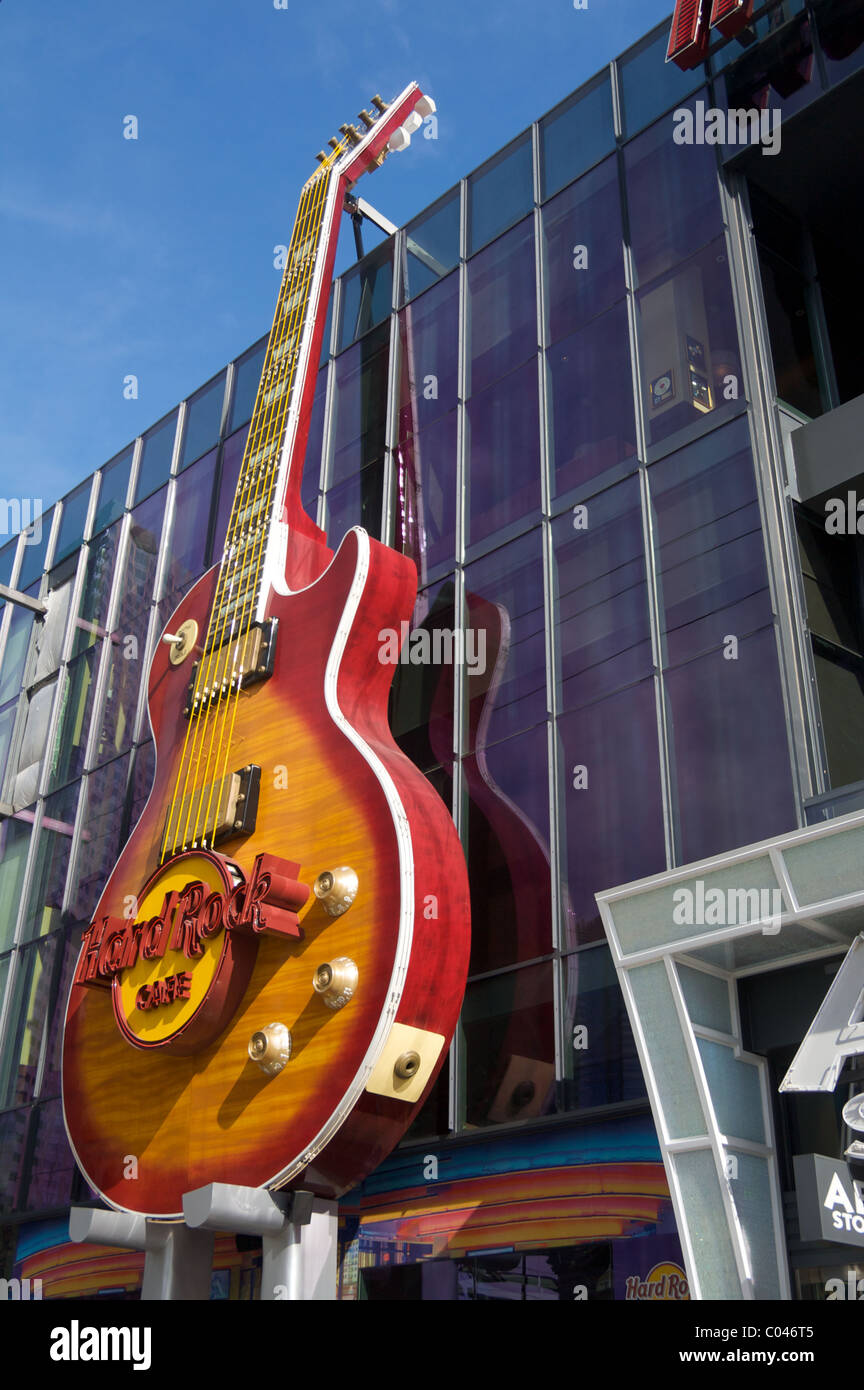 A giant guitar on the front of the Hard Rock Cafe on the Las Vegas