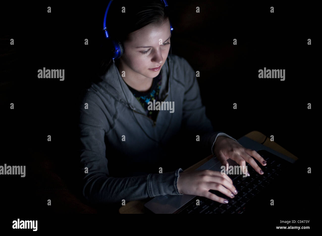 Teen computer reaction teenager hi-res stock photography and images - Alamy