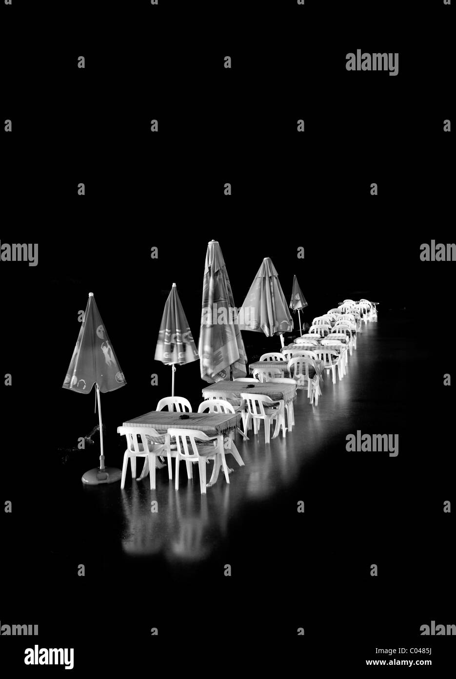 Tavern table Black and White Stock Photos & Images Alamy