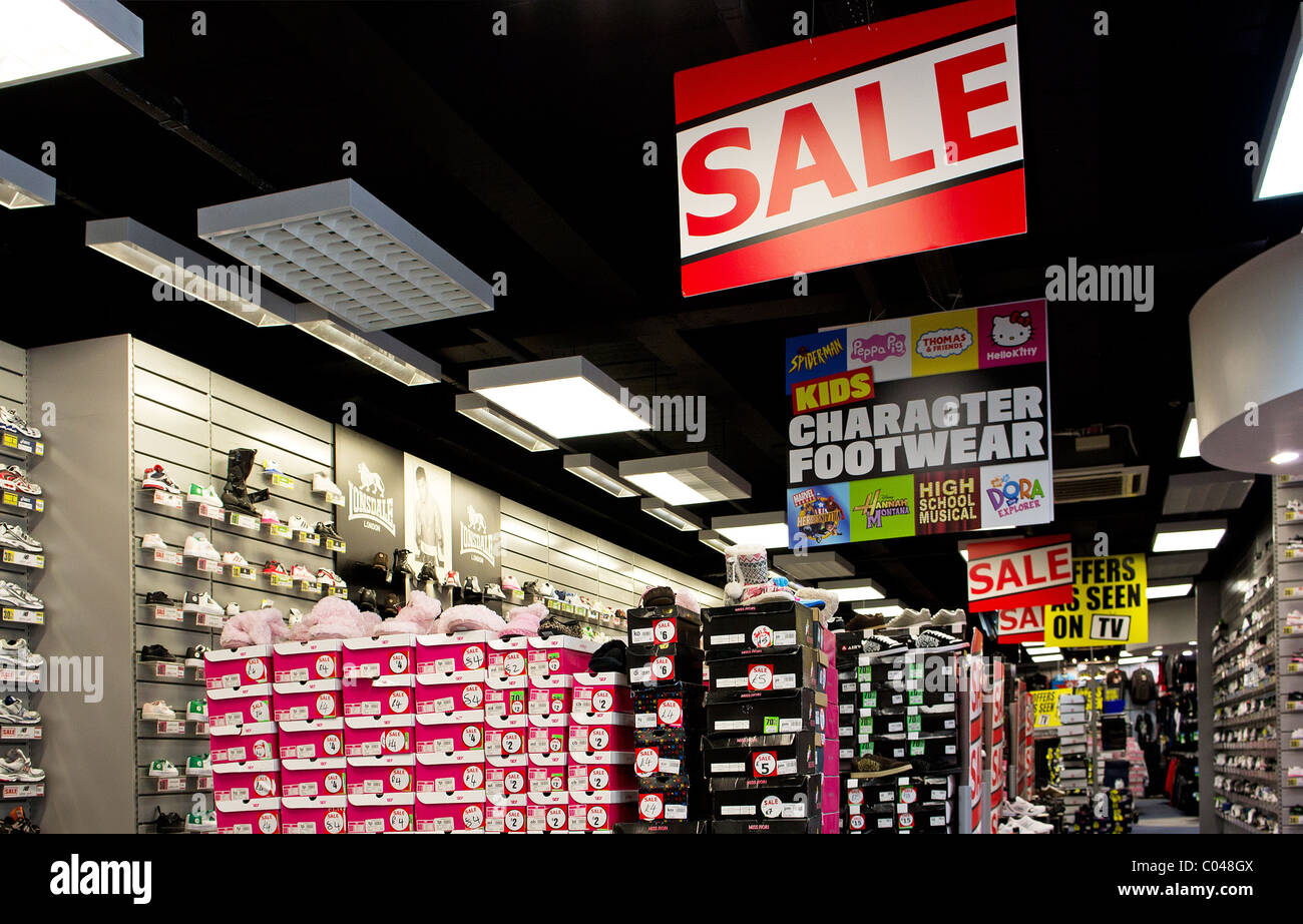 Sporting goods store hi-res stock photography and images - Alamy