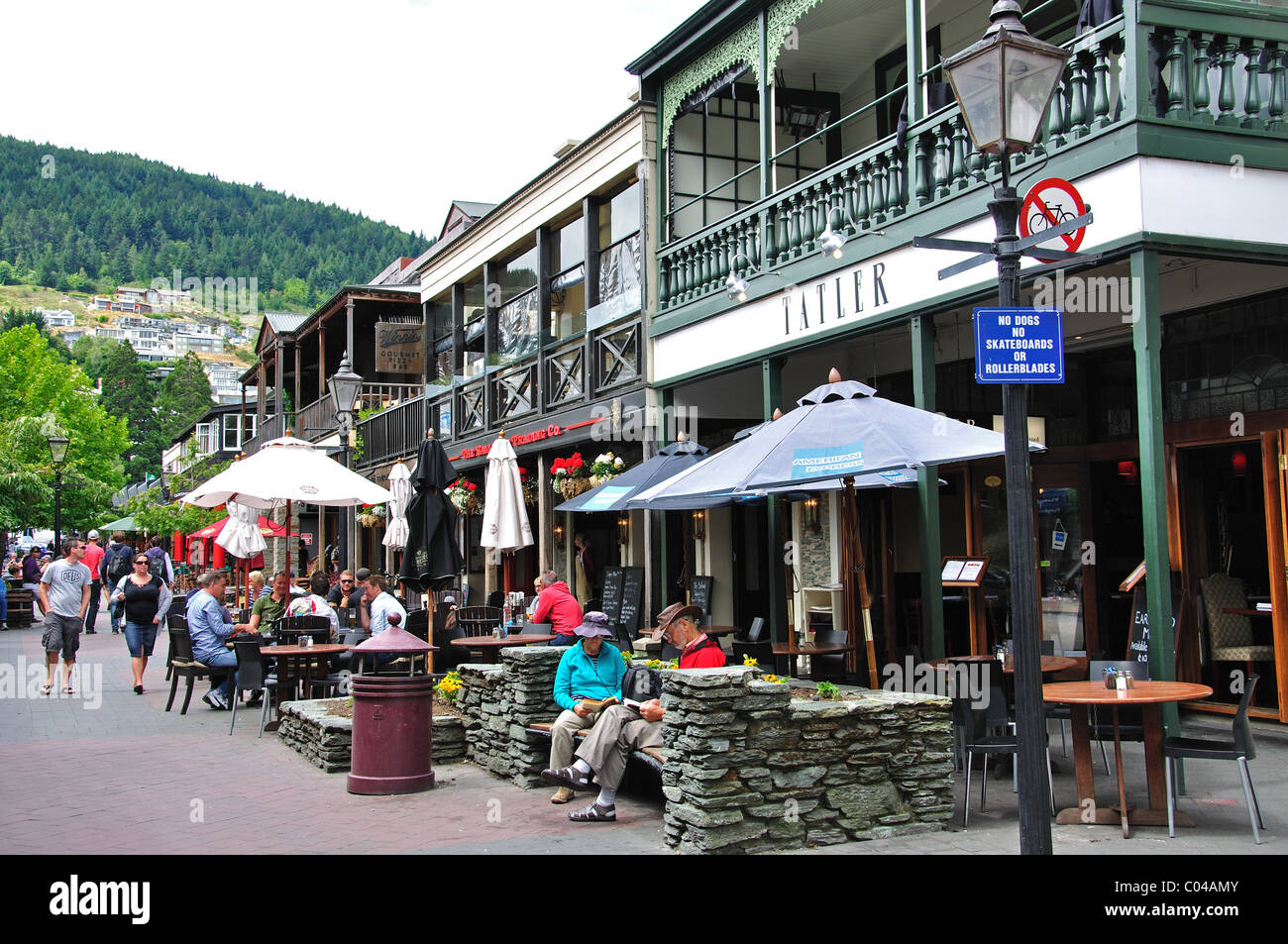 Outdoor restaurants, Queenstown Mall, Queenstown, Otago, South Island, New Zealand Stock Photo