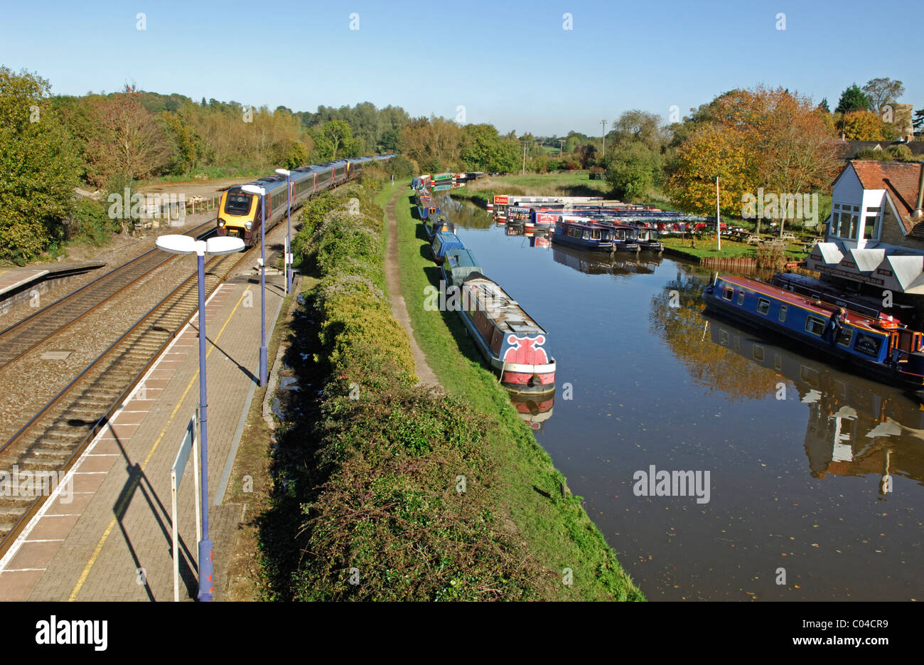 Heyford Train Station High Resolution Stock Photography and Images Alamy