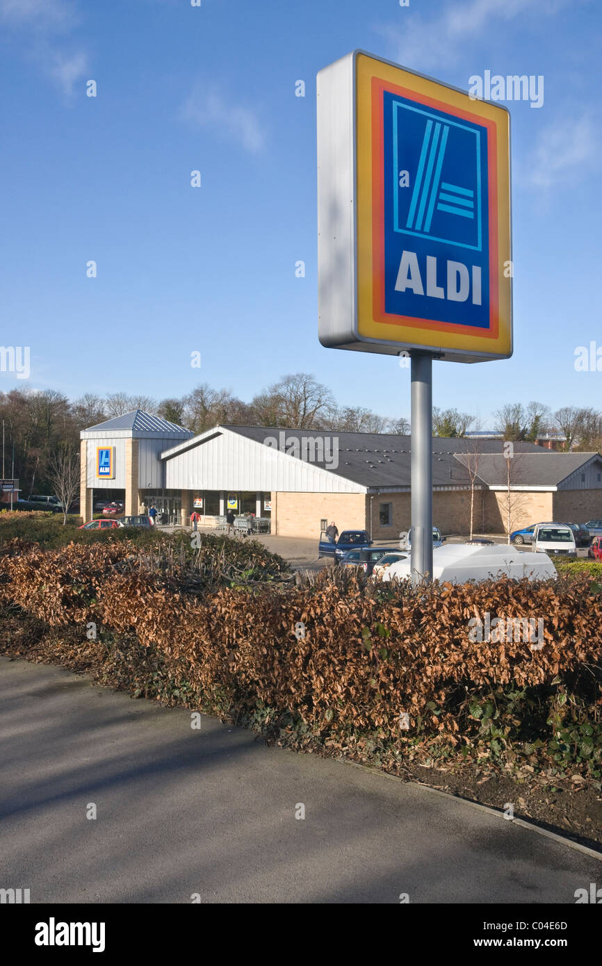 Aldi supermarket sign and the store at Catterick Garrison, North Yorkshire Stock Photo