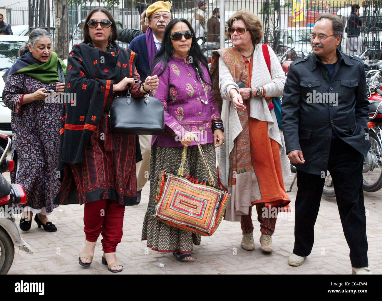 Renowned Indian Film Actress, Shabana Azmi along with Saleema Hashmi and Allama Saeed Azhar comes to attend Faiz Aman Mela Stock Photo
