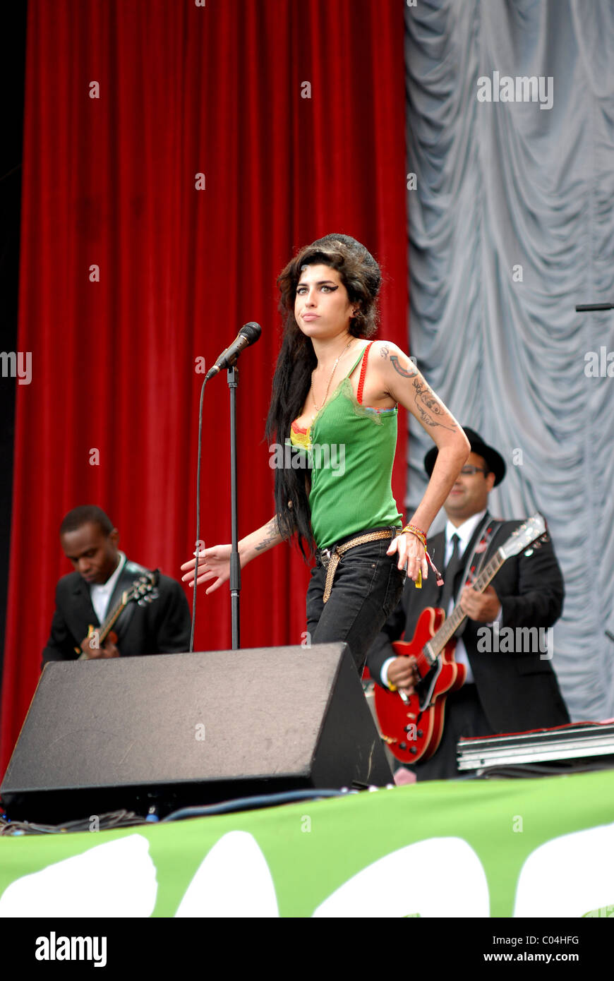 Amy Winehouse performing on stage at Glastonbury Festival, Somerset, UK Stock Photo