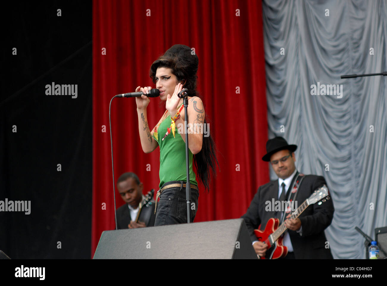 Amy Winehouse performing on stage at Glastonbury Festival, Somerset, UK Stock Photo