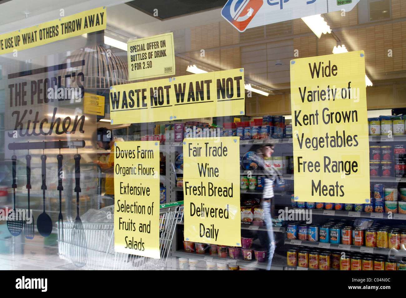 UK. PEOPLE'S SUPERMARKET, A SUSTAINABLE FOOD COOPERATIVE RUN BY LOCAL