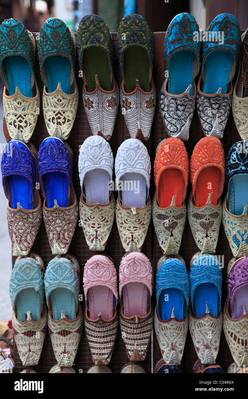 United Arab Emirates, Dubai, Bur Dubai Souk, shoe shop Stock Photo Alamy