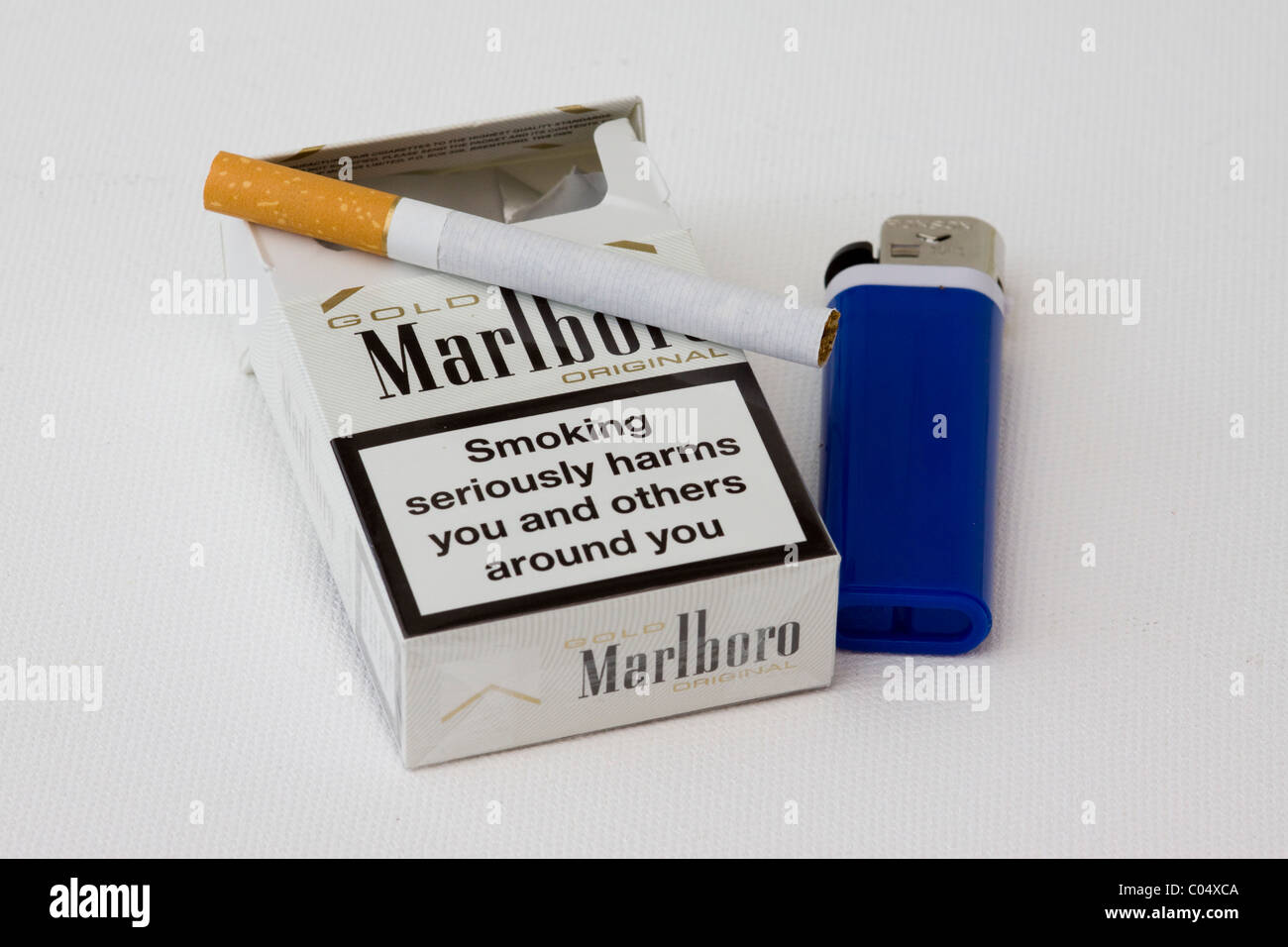 Eine Packung Marlboro Red Zigaretten Stockfotografie - Alamy