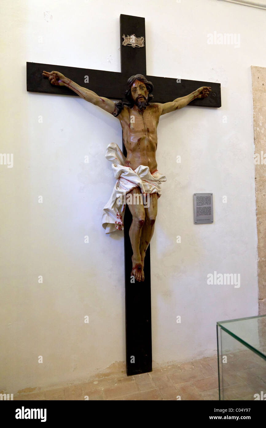 Inside catholic church crucifix hires stock photography and images Alamy