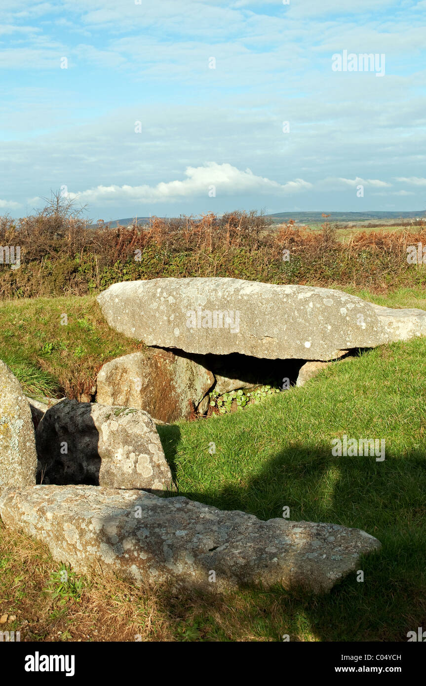 ' Tregiffian burial chamber ' an ancient pagan burial chamber at the roadside between Lamorna and St.Buryan in West Cornwall UK Stock Photo