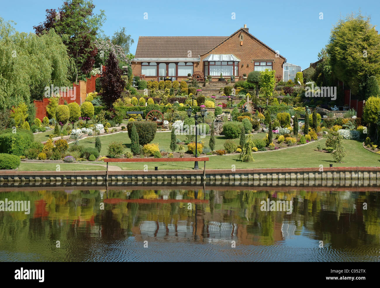 Riverside bungalow upon soar leicestershire hires stock photography