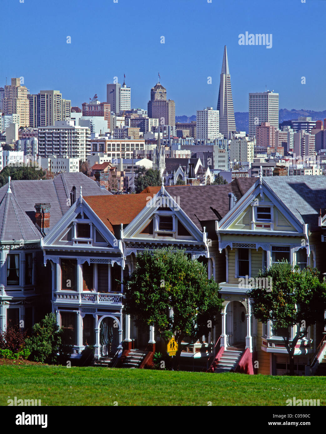 USA, California, San Francisco, Steiner St, the painted ladies and views to modern city Stock Photo