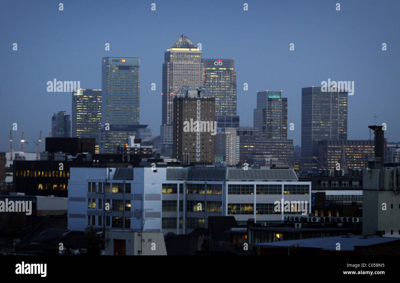 A view canary wharf night hi-res stock photography and images - Alamy