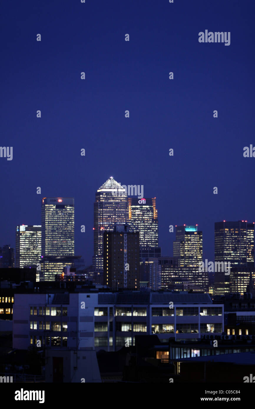 A view of Canary Wharf at twilight Stock Photo - Alamy
