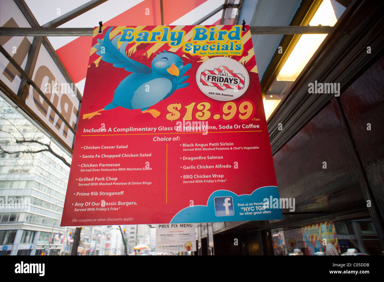 A sign advertises the early bird special at a T.G.I. Friday's restaurant in New York Stock Photo