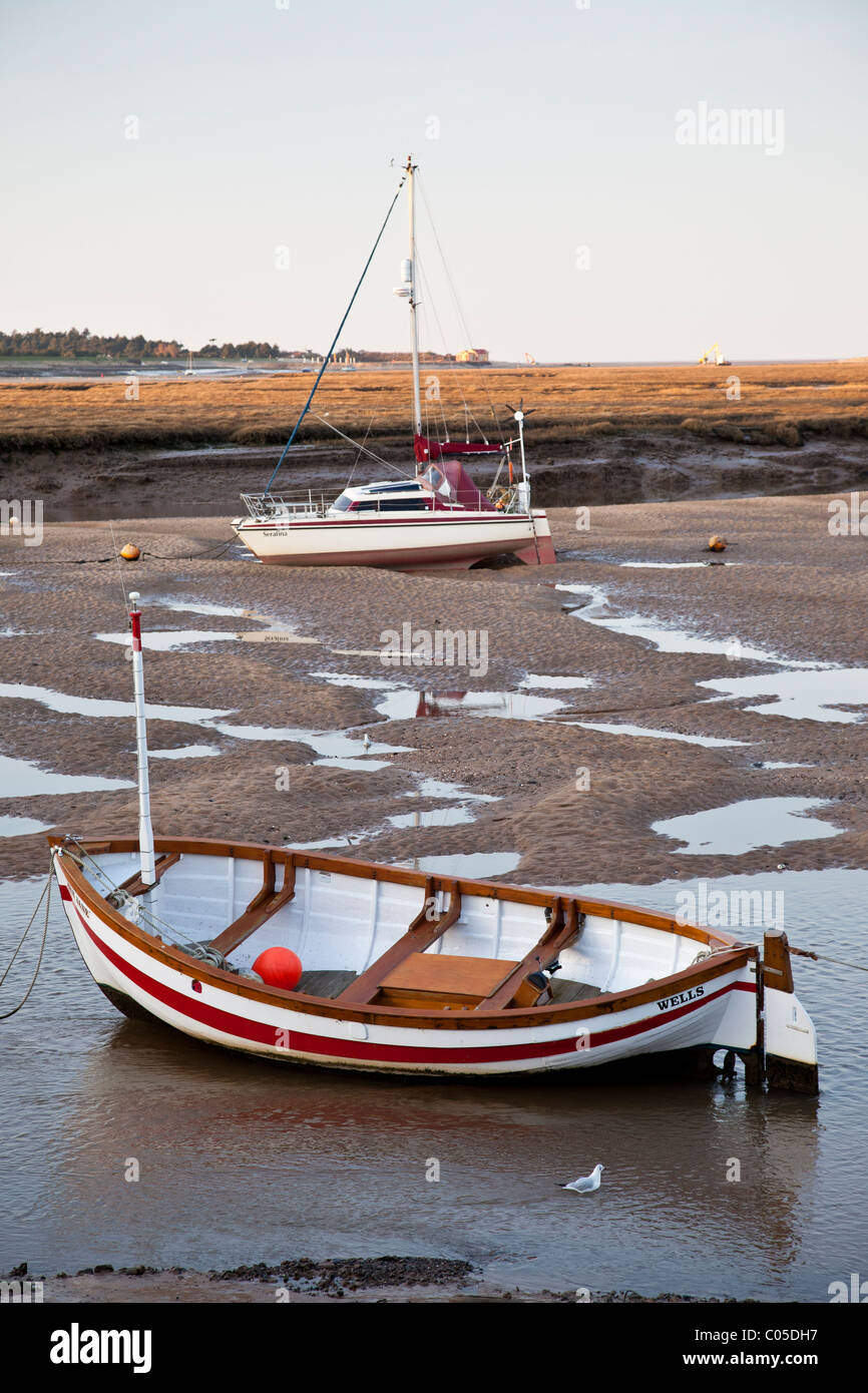 Boats on the mudflats, Wells next the Sea, Norfolk Stock Photo