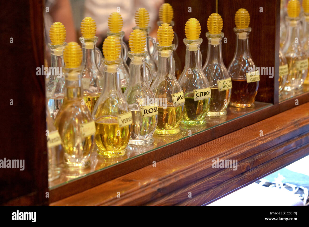 Jasmin perfume woman beauty hi-res stock photography and images - Alamy