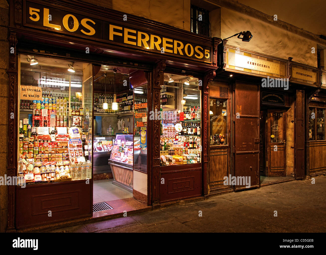 Shop front madrid spain hires stock photography and images Alamy