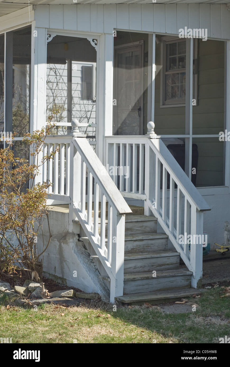 Screen door porch hi-res stock photography and images - Alamy
