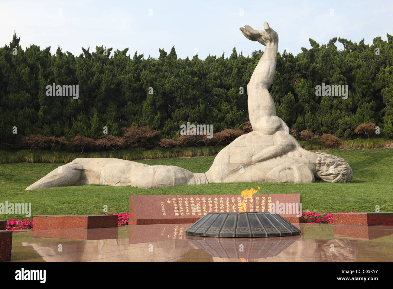 Monument at the Long Hua Martyrs' Cemetery in Shanghai, China Stock Photo