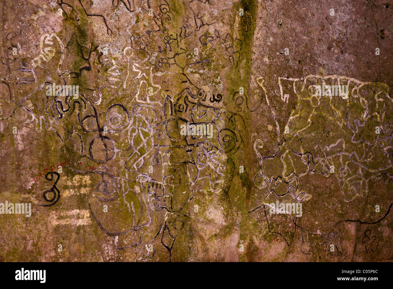 EL VALLE de ANTON, PANAMA - Petroglyphs, indigenous rock art, at the  Sendero de la Piedra Pintada Stock Photo - Alamy