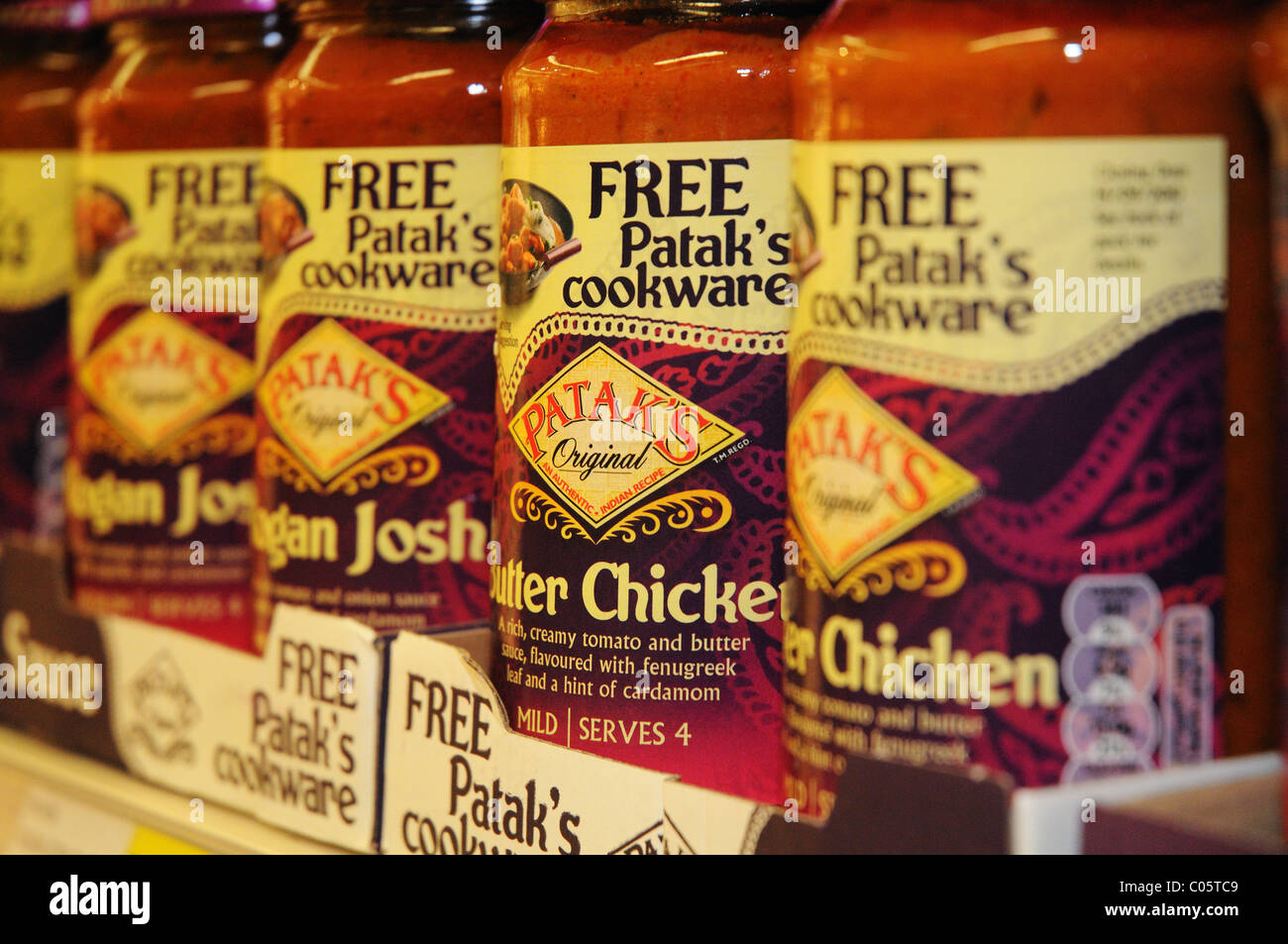 Jars Of Pataks Curry Sauce On A Shelf In A Supermarket In England Stock Jars Of Pataks Curry Sauce On A Shelf In A Supermarket In England Stock