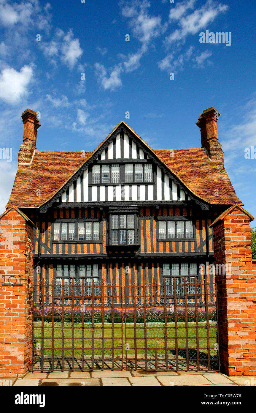 Old tudor house hi-res stock photography and images - Alamy
