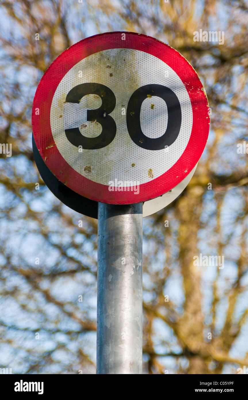 30 mph speed limit sign Stock Photo