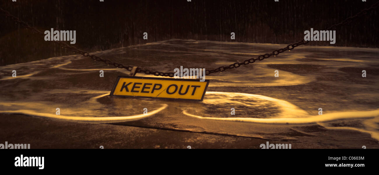 Hanging sign chain hi-res stock photography and images - Alamy